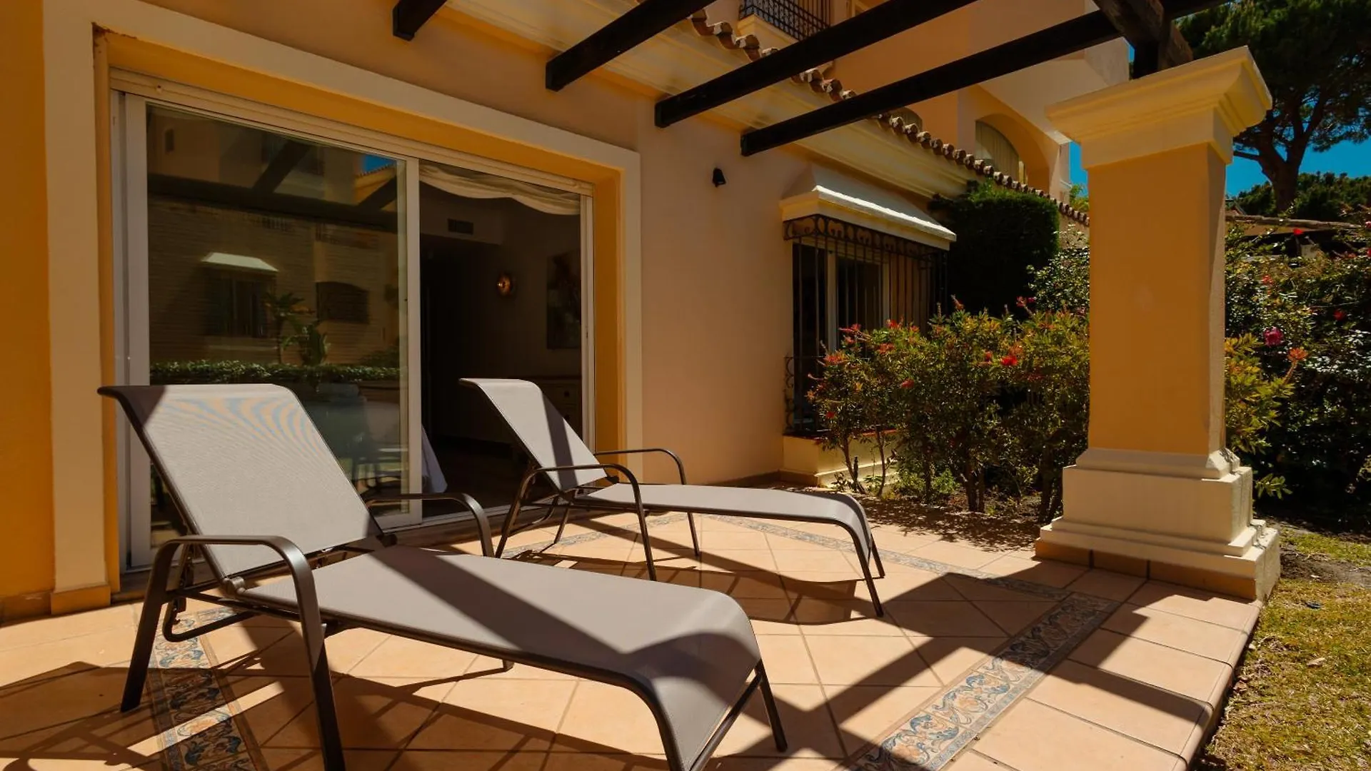 Newly Renovated Apartment With Large Private And Glazed Terrace, Close To The Beach In Elviria, Marbella East 0*,