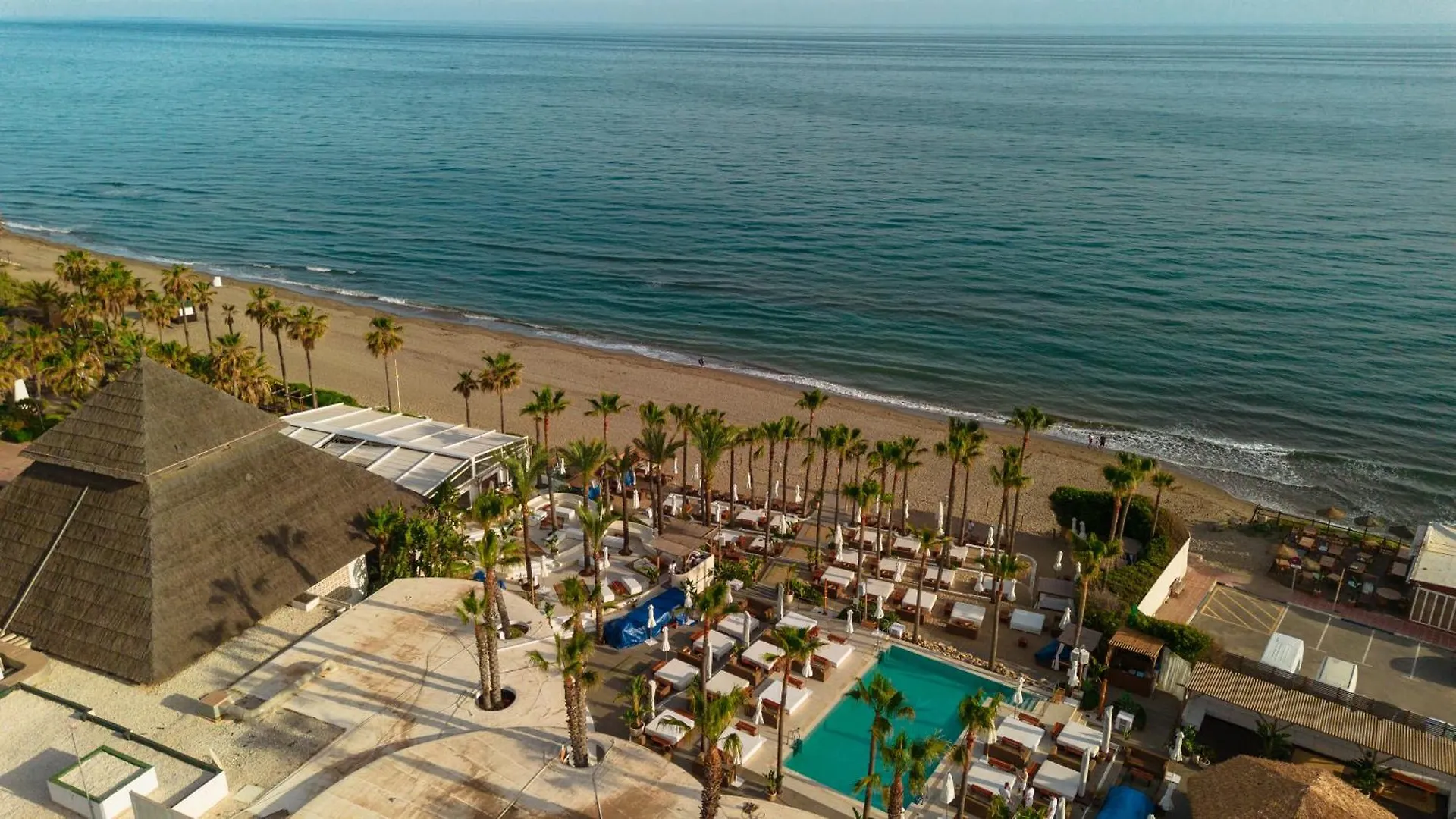 Newly Renovated Apartment With Large Private And Glazed Terrace, Close To The Beach In Elviria, Marbella East Spain