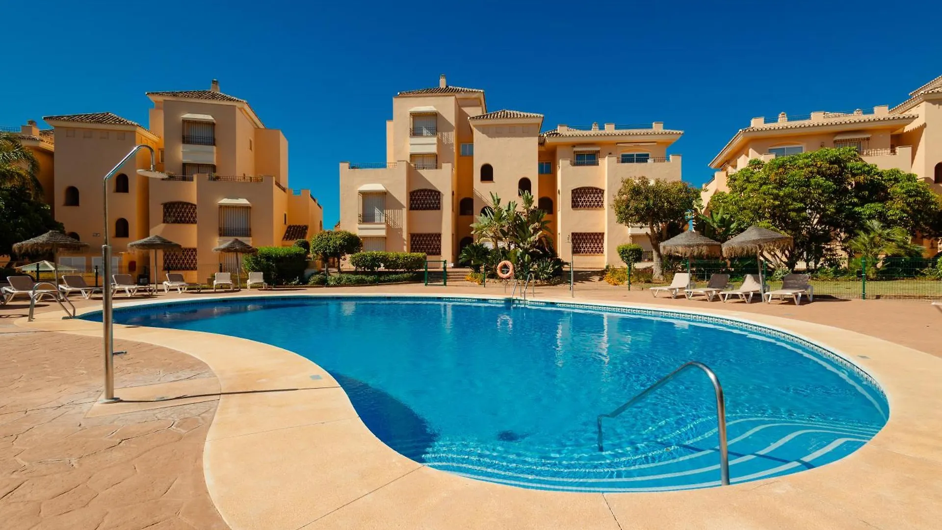 Newly Renovated Apartment With Large Private And Glazed Terrace, Close To The Beach In Elviria, Marbella East