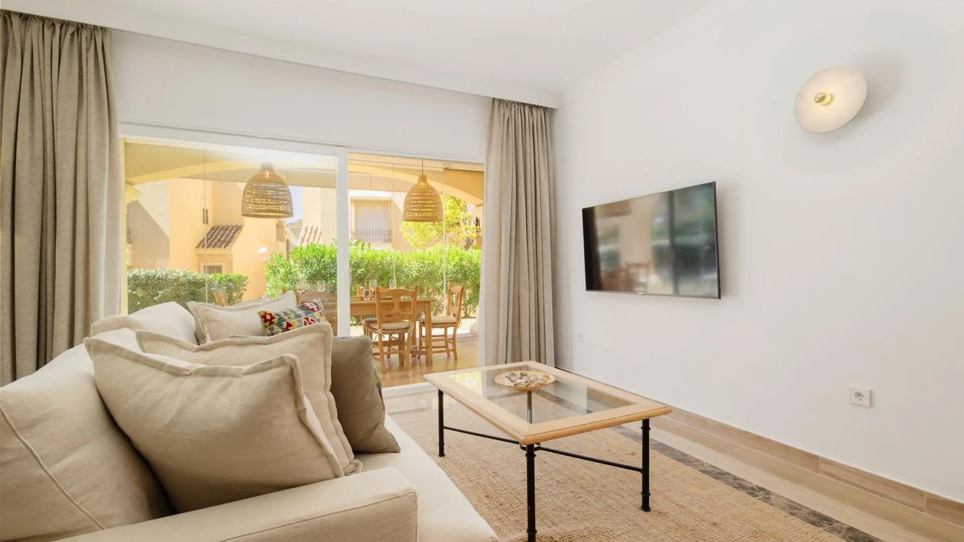Newly Renovated Apartment With Large Private And Glazed Terrace, Close To The Beach In Elviria, Marbella East