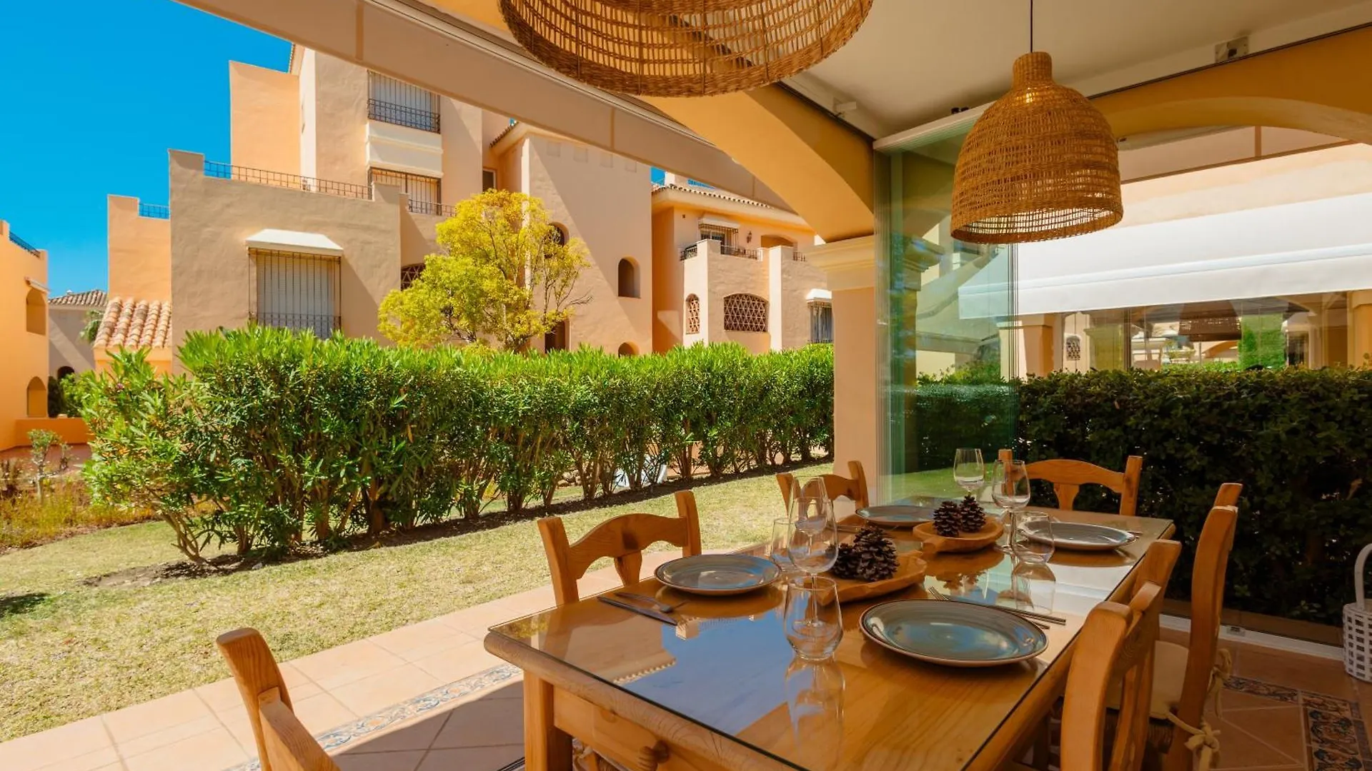 Newly Renovated Apartment With Large Private And Glazed Terrace, Close To The Beach In Elviria, Marbella East