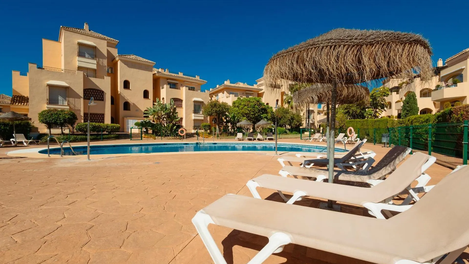Newly Renovated Apartment With Large Private And Glazed Terrace, Close To The Beach In Elviria, Marbella East