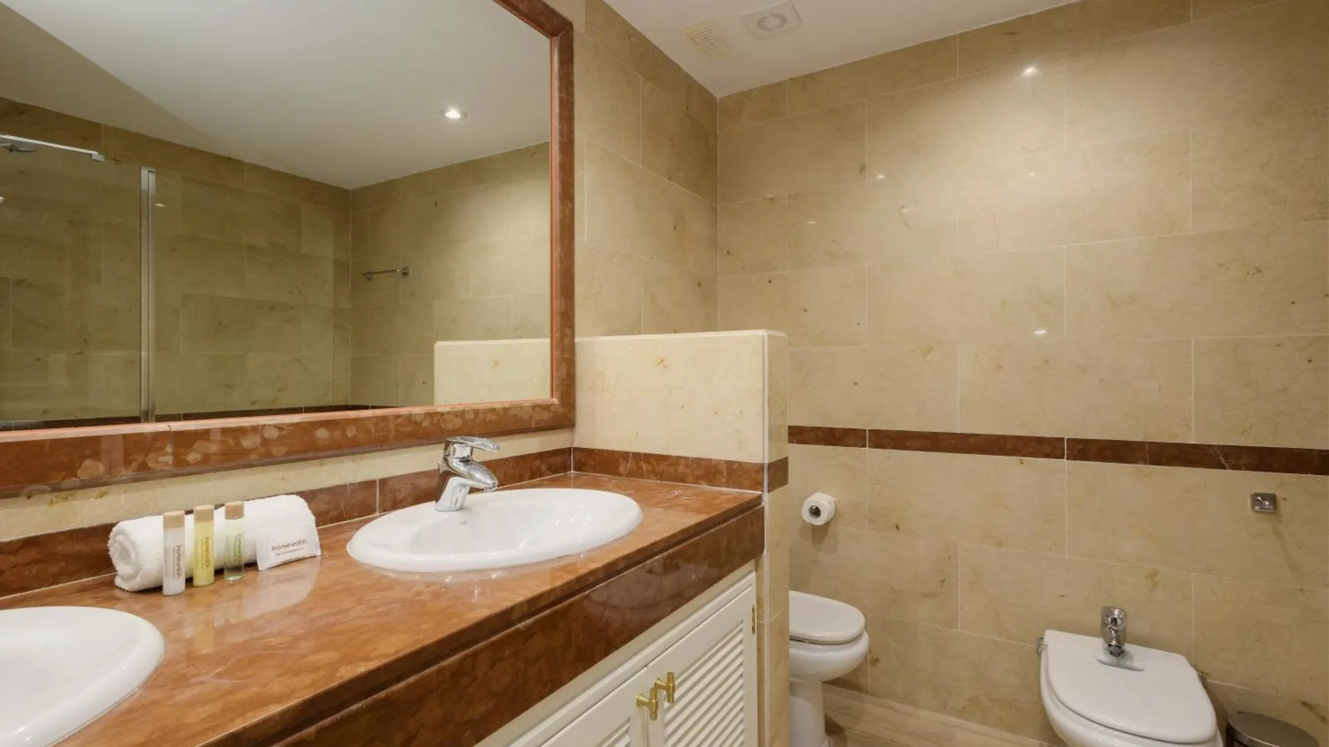 Newly Renovated Apartment With Large Private And Glazed Terrace, Close To The Beach In Elviria, Marbella East Spain