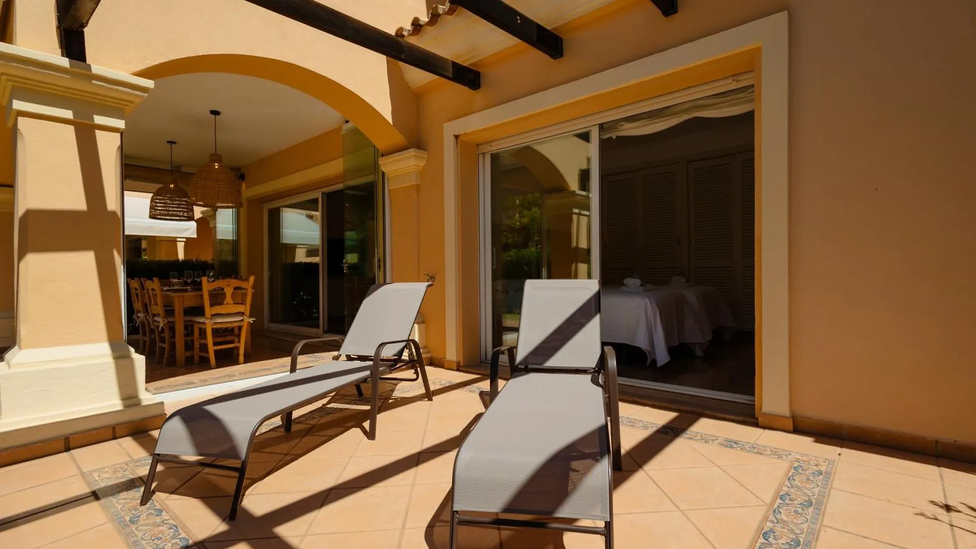 Newly Renovated Apartment With Large Private And Glazed Terrace, Close To The Beach In Elviria, Marbella East