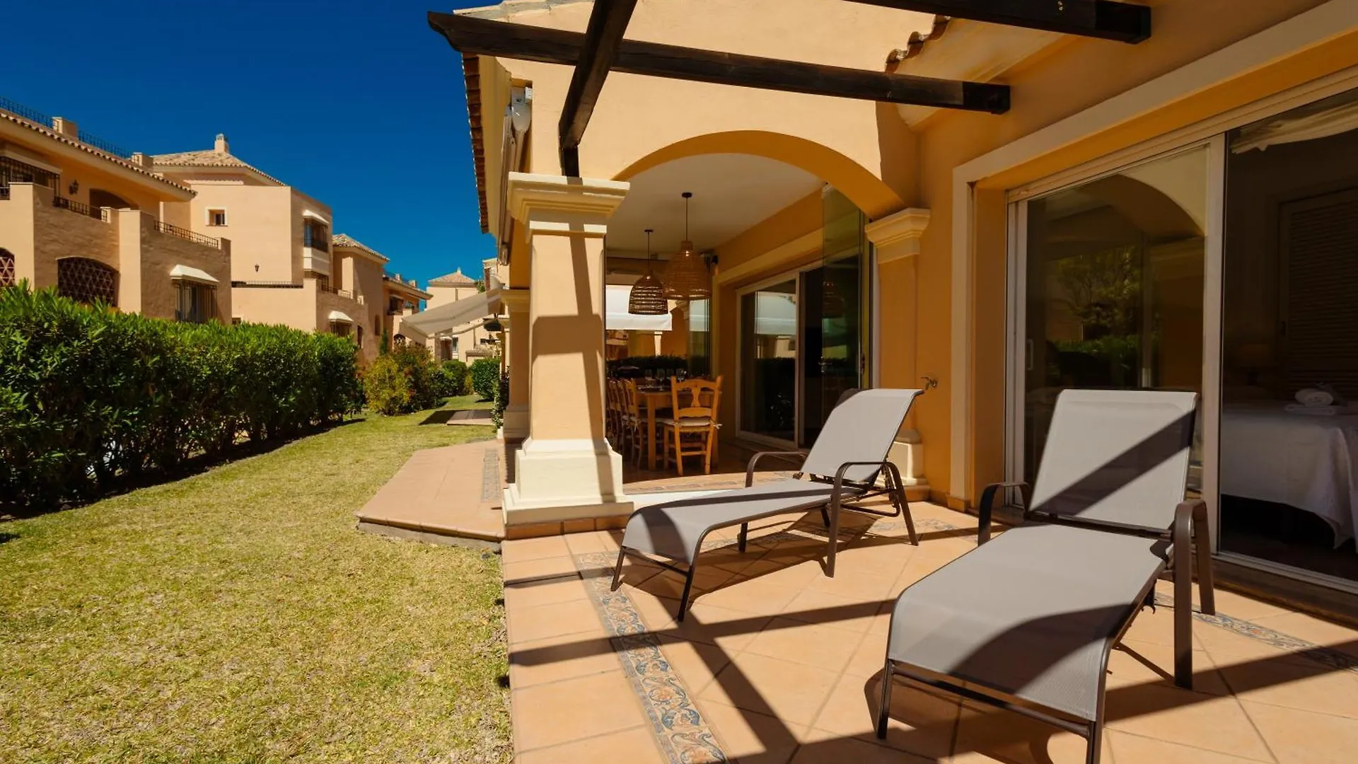 Newly Renovated Apartment With Large Private And Glazed Terrace, Close To The Beach In Elviria, Marbella East