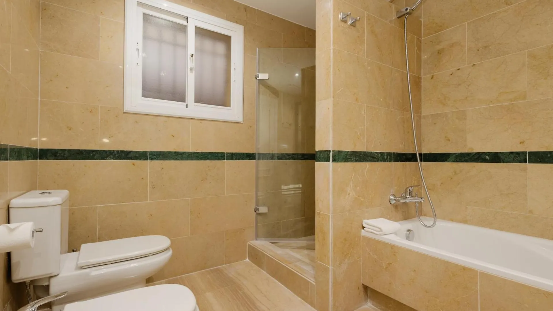 Newly Renovated Apartment With Large Private And Glazed Terrace, Close To The Beach In Elviria, Marbella East Spain