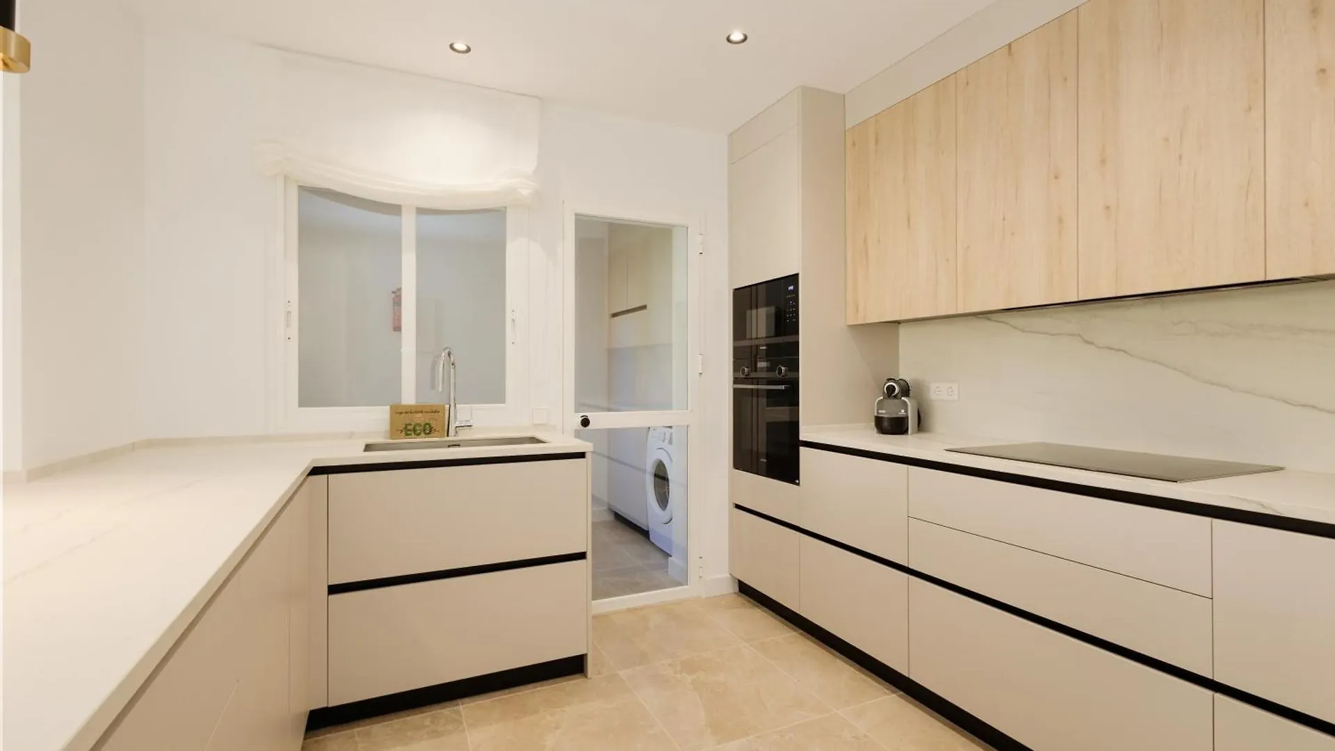 Newly Renovated Apartment With Large Private And Glazed Terrace, Close To The Beach In Elviria, Marbella East