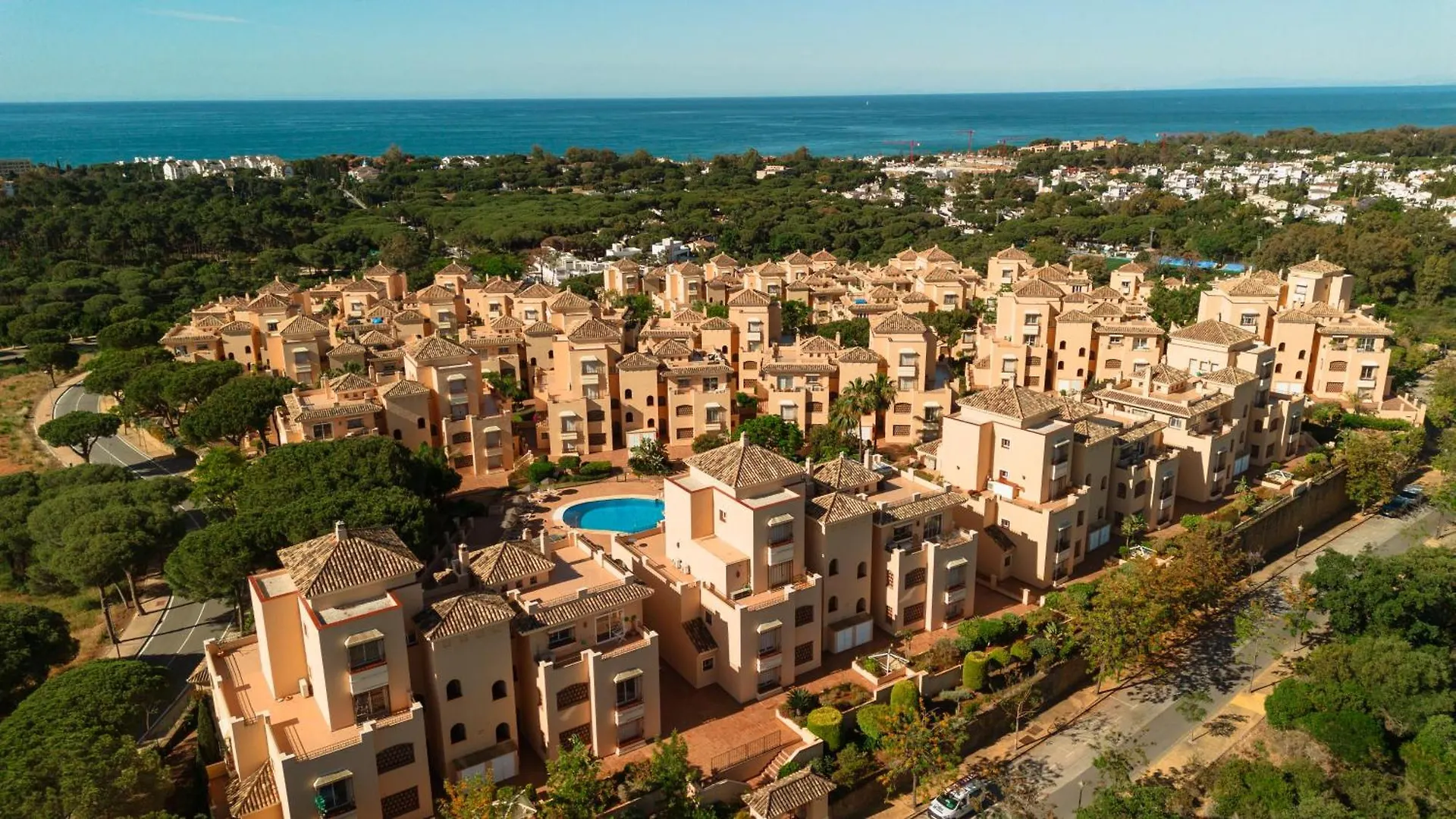 Newly Renovated Apartment With Large Private And Glazed Terrace, Close To The Beach In Elviria, Marbella East